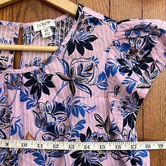 J.Crew | Lilac Floral Pintuck Flutter Sleeve Blouse Women's Small Cotton Top XS - Picture 8 of 9